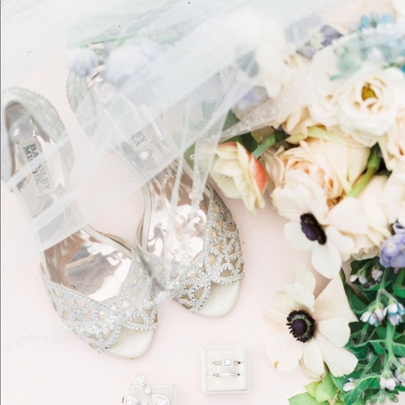 Badgley Mischka Harris Pump in Ivory- wedding shoes - Picture 2 of 6